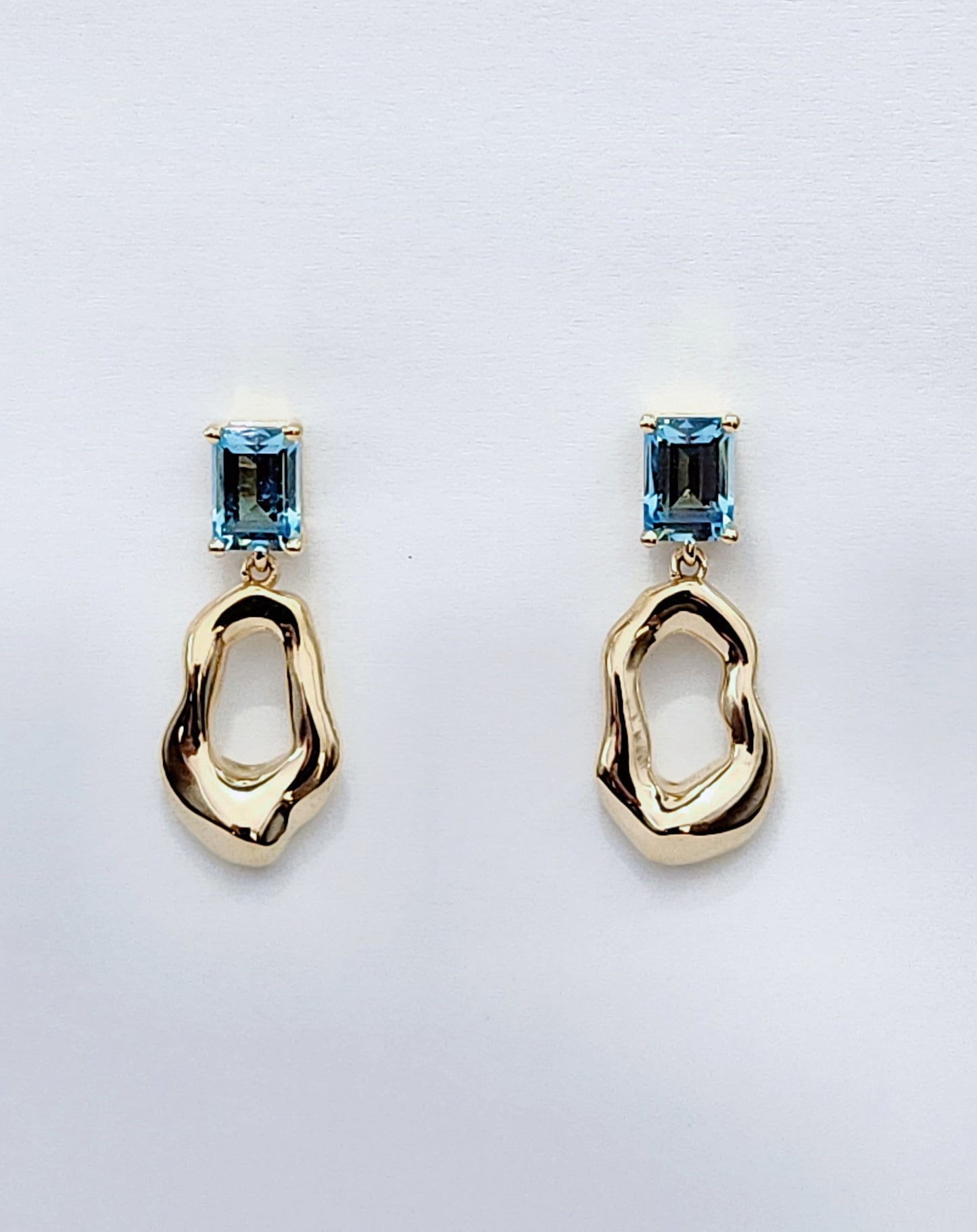 9kt Gold and Aquamarine earrings